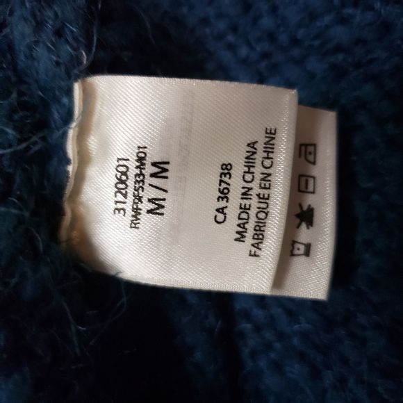 NWT New Kenneth Cole Reaction Blue Soft Fluffy Blue Sweater Medium Large - Picture 4 of 6